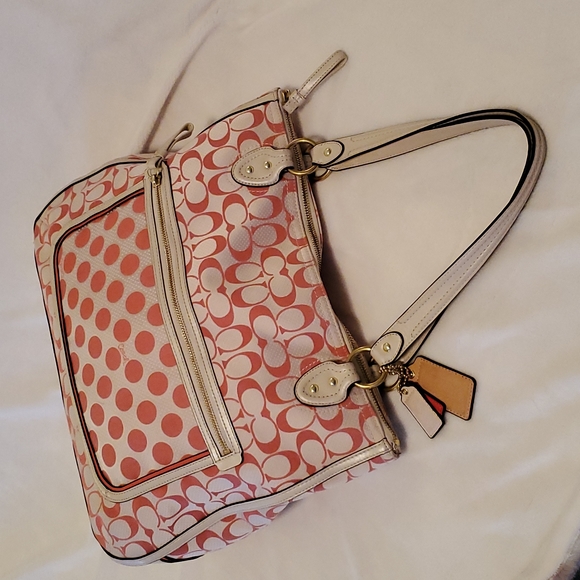 POPPY SIGNATURE C DOT HALLIE TOTE - Picture 3 of 15